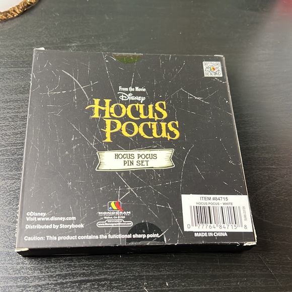 Limited Edition Disney Hocus Pocus 3 Piece Enamel Pin Set - Picture 3 of 3